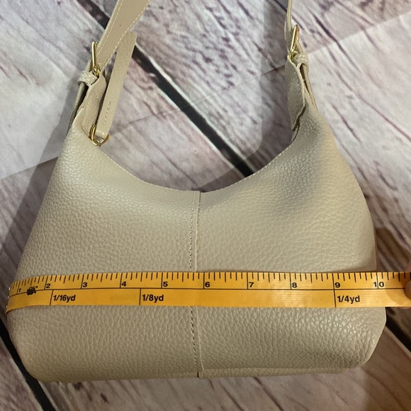 Brand new Cream color pebble gold hardware bag - Picture 3 of 4